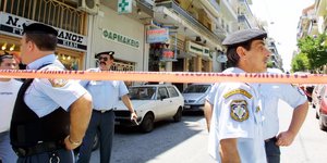 Η πορεία προς την εξάρθρωση της «17Ν»: Οι συναντήσεις Χρυσοχοΐδη με τον «κύριο Χ», η φωτογραφία Γιωτόπουλου και η έκρηξη