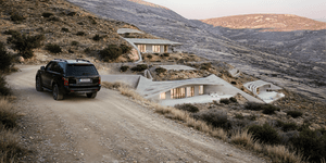 υπόσκαφη κατοικία δρόμος αυτοκίνητο πλαγιά ορεινή νησί 