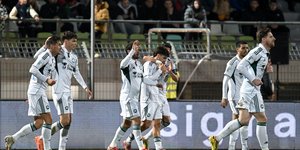 Οι παίκτες του Παναθηναϊκού πανηγυρίζουν το γκολ επί του Λεβαδειακού