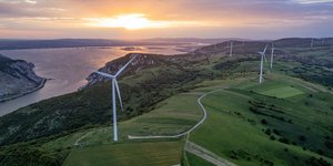 Πάρκο και ανεμογεννήτριες