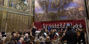 Περίπου 200 τυχεροί προσκεκλημένοι βρέθηκαν στο εμβληματικό παρεκκλήσι του Βατικανού για μια σπάνια ιδιωτική συναυλία / ΑΡ