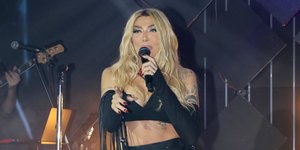 Αγγελική Ηλιάδη τραγουδά