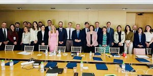 Ο Ακης Σκέρτσος με τους εργαζομένους για τα προγράματα του Ταμείου Ανάκαμψης