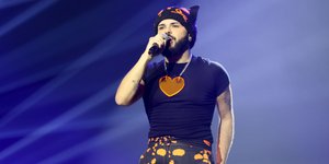 Ο Akylas ερμηνεύοντας το Ferto στον ελληνικό τελικό