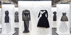 Φωτογραφία από την έκθεση των δύο σχεδιαστών 