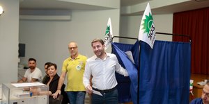 Ο Ανδρουλάκης ψηφιζει σε εσωκομματικές εκλογές