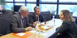 Ο Νίκος Ανδρουλάκης συνομιλεί με την Ιράτσε Γκαρσία Πέρεθ