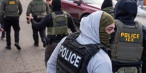 Ομοσπονδιακοί πράκτορες της ICE σε επιχειρήσεις επιβολής του νόμου περί μετανάστευσης, 5 Φεβρουαρίου 2026, Μινεάπολη - Φωτ: AP /Ryan Murphy