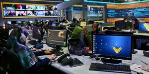 Δημοσιογράφοι στην αίθουσα σύνταξης του τηλεοπτικού σταθμού Al-Manar της Χεζμπολάχ, Βηρυτός, Λίβανος – Φωτ.  αρχείου ΑΡ
