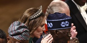 Η Κέιτ Μίντλεντον με την εμβληματική τιάρα της Νταϊάνα "Lover's Knot", σε επίσημο δείπνο στο Ουίνδσορ - Φωτ: ΑΡ