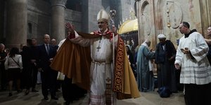 Ο Λατίνος Πατριάρχης Ιεροσολύμων Pierbattista Pizzaballa ηγείται της Λειτουργίας της Κυριακής του Πάσχα στην Εκκλησία του Παναγίου Τάφου – Φωτ. αρχείου, 2023, AP /Mahmoud Illean