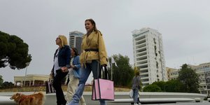 Βόλτα στην πλατεία Ελευθερίας στο κέντρο της Λευκωσίας – Φωτ. αρχείου AP /Petros Karadjias