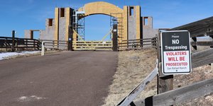 Η είσοδος του ράντσου San Rafael, το οποίο προηγουμένως ανήκε στον Έπσταϊν και ονομαζόταν Zorro Ranch, στο Νέο Μεξικό - Φωτ:  AP