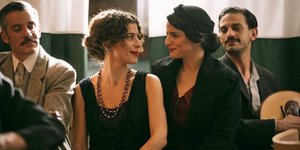 Έβελυν Ασουάντ, Θεοδοσία Σαββάκη 