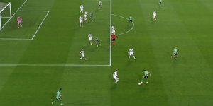 Η επίμαχη φάση λίγο πριν το 2-0 της Μπέτις 