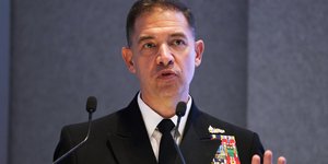 ο ναύαρχος Μπραντ Κούπερ, επικεφαλής του μεικτού διοικητηρίου το οποίο είναι αρμόδιο για την περιοχή της Μέσης Ανατολής