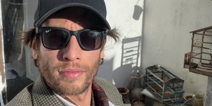 Ο Βρετανός Τζορτζ Λέινγκ που αγόρασε ένα σπίτι στο Μουσομέλι της Σικελίας