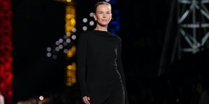 μοντέλο του οίκου Chanel εβδομάδα μόδας παρισιού 2026