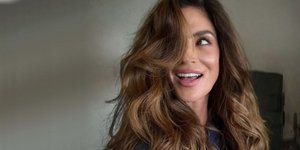 Η Cindy Crawford με κούρεμα και χτένισμα από τον Δημήτρη Γιαννέτο