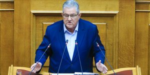 Ο ΓΓ του ΚΚΕ, Δημήτρης Κουτσούμπας, στο βήμα της Βουλής
