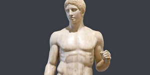 Το άγαλμα του Δορυφόρου. Ρωμαϊκό μαρμάρινο αντίγραφο του κλασικού ελληνικού αγάλματος 