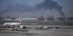 Καπνοί από το αεροδρόμιο του Ντουμπάι