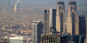 Golden Cage Shattered: Iranian Strikes Trap Greek Expats in Dubai