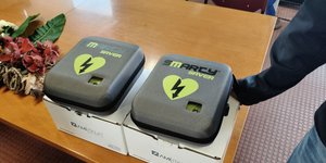  δύο απινιδωτές