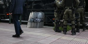 Έξω από το Εφετείο