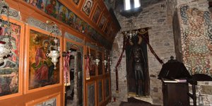 Άποψη από το εσωτερικό του Ναού και της εικόνας του Αγίου Γεωργίου (