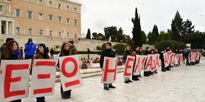 «Εξω η Ελλάδα από τον πόλεμο»