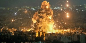 φλεγεται μεση ανατολη