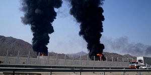 Φωτιά σε πετρελαϊκή εγκατάσταση στα Εμιράτα