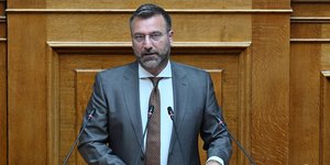 Ξεκίνησε η δίκη για τον ξυλοδαρμό του βουλευτή Βασίλη Γραμμένου στη Βουλή - Στο εδώλιο ο βουλευτής Κ. Φλώρος