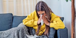 Γυναίκα με συνάχι 