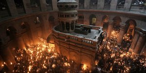 Ο Πανάγιος Τάφος στην Ιερουσαλήμ κατά την τελετή Αφής του Αγίου Φωτός