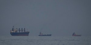 πλοία, Στενά Ορμούζ