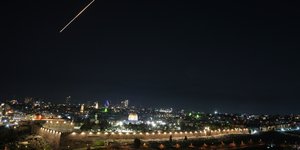 Αναχαίτιση ιρανικού πυραύλου στον ουρανό, πάνω από την παλιά πόλη της Ιερουσαλήμ, στο Ισραήλ 