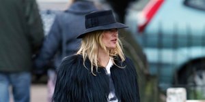 Το ντύσιμο όπως τη δεκαετία του 2010 και η indie sleaze αισθητική είναι ξανά στη μόδα