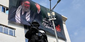 Μέλος των δυνάμεων καταστολής σε διαδήλωση στο Ιράν