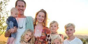 Ο Τζέιμς Βαν ντερ Μπεκ με την οικογένειά του 