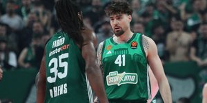 Ο Χουάντσο Ερνανγκόμεθ στο ματς με τη Μονακό