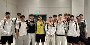 Η ομάδα Κ18 του Άρη που είχε εγκλωβιστεί στο Αμπού Ντάμπι μετά την έναρξη του πολέμου στην Μέση Ανατολή