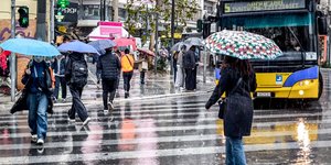 ΒΡΟΧH ΣΤΗΝ ΑΘΗΝΑ