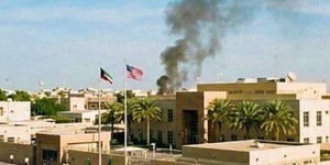 Καπνός υψώνεται πάνω από την Πρεσβεία των ΗΠΑ