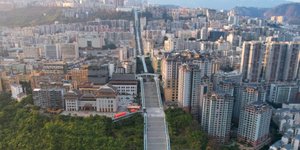 Η Κίνα εγκαινιάζει την μακρύτερη αστική κυλιόμενη σκάλα στον κόσμο