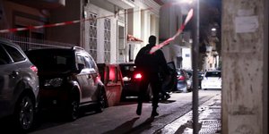 Αστυνομικοί στην περιοχή που βρέθηκε νεκρή η 30χρονη