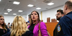 Η Ζωή Κωνσταντοπούλου στο δικαστήριο για τα Τέμπη