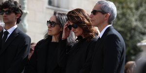 Η κόρη της Μαρινέλλας με τον σύζυγό της περίλυπη