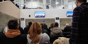 Πλήθος κόσμο στη δίκη για τα Τέμπη